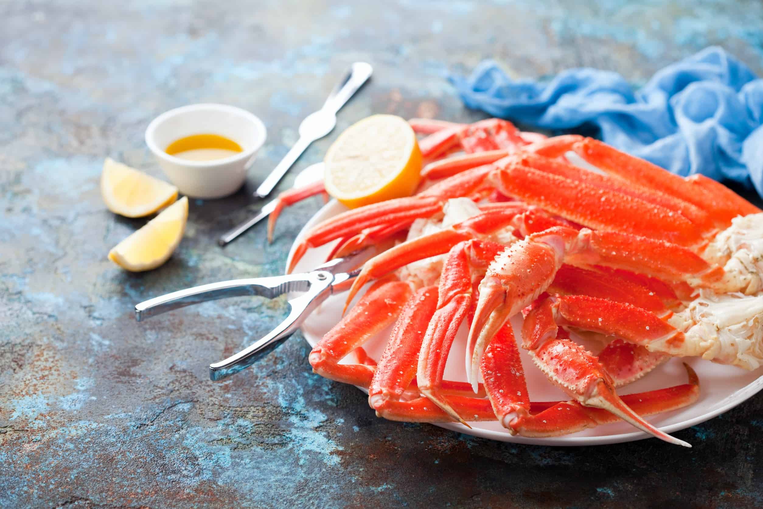 crab legs with lemon and butter sauce